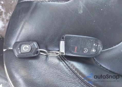 2015 Jeep Cherokee Limited z USA, uszkodzony, nr VIN 1C4PJMDB7FW736230